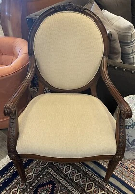 Sillón tapizado estilo Luis XVI Hancock and Moore Foto 1 de 4