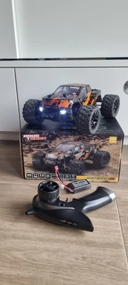 Ferngesteuertes Auto, Allrad, 36 km/h Spitzengeschwindigkeit, 2 Akkus, NP 100€ - Bild 1 von 4