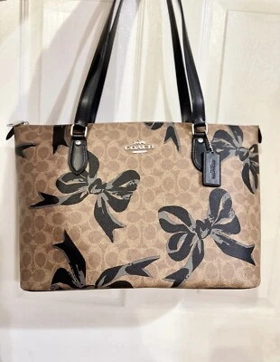 NWT Coach Gallery Tote Bag In Signature Canvas With Bow Print CZ174 - Image 1 of 4