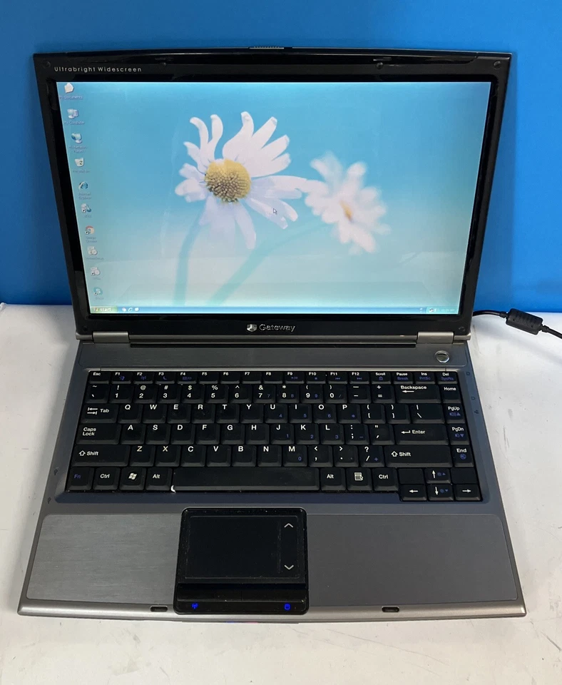 Gateway W340UI 14" Laptop Intel T2060 CPU / 1GB RAM / 100GB HDD / XP (Bad Batt)~ - Image 1 of 4