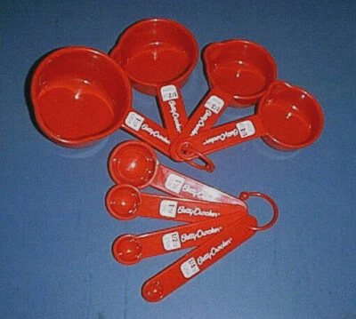 BETTY CROCKER Set of (4) Measuring Cups and (4) Measuring Spoons on Rings - RED - Image 1 of 4