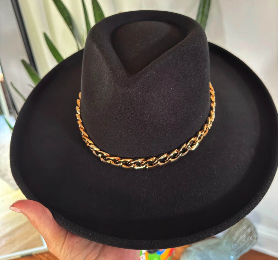 Sombrero Fedora Forever 21 de fieltro negro con acento de cadena dorada - Nuevo con etiquetas, ala ancha, boho Foto 1 de 4