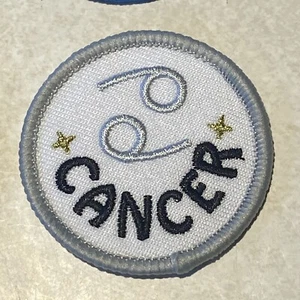 Signo del zodiaco: Cáncer 2,75" parche de hierro bordado (NUEVO) - Imagen 1 de 1