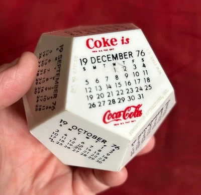 12-сторонний пластиковый календарь Пентагона 1976 Coca Cola - Изображение 1 из 3