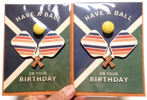 2 Tarjetas de Papiro Alta Calidad FELIZ CUMPLEAÑOS Pickel Ball Tener una Pelota y Buen Año - Imagen 1 de 5