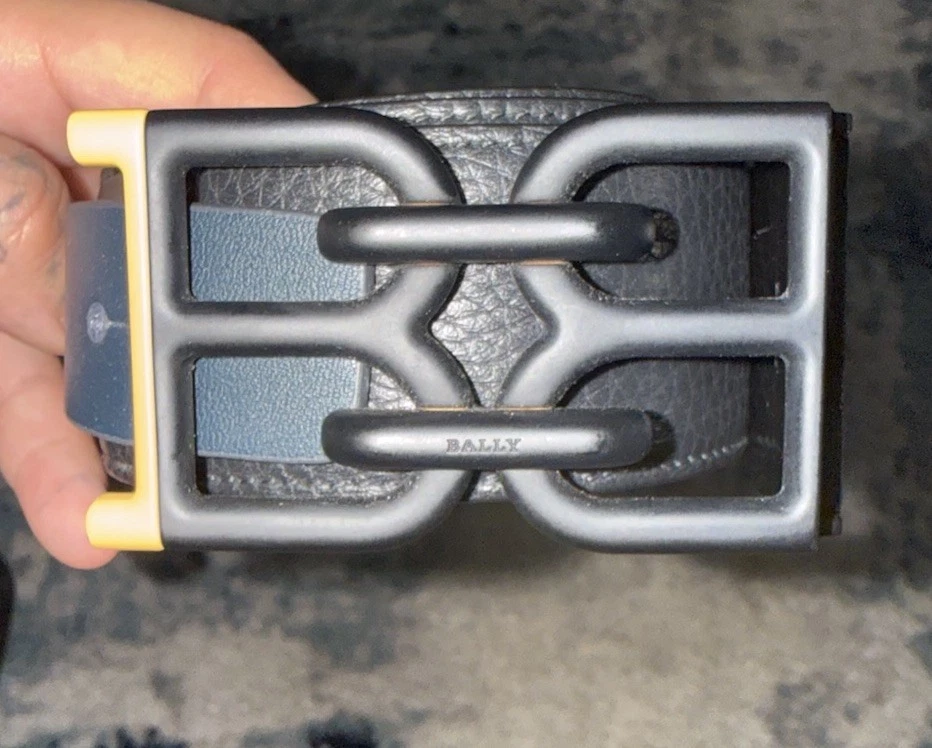 Bally Reversible Leather Belt Black/Navy 38 – New w/ small imperfection   - Image 1 of 4