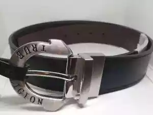 True Religion Mens Belt Size 44 Black Plaque Horseshoe Black/Brown Reversible. - Picture 1 of 6