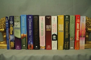 lot of 14 books Danielle Steel Sherryl Woods Nora Roberts Born in Ice Angel - Foto 1 di 8