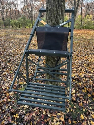 TREE LOUNGE Tree Stand …..NEW!!! - Image 1 of 4