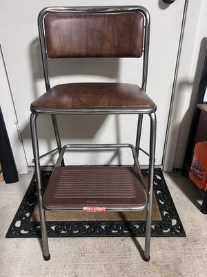 Silla taburete Cosco vintage de mediados de siglo moderna marrón escalones Foto 1 de 4