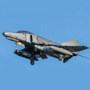 Academia 1/32 ROKAF F-4E ""17a Ala de Combate"" Fuerza Aérea de Corea #12132 - Imagen 1 de 7