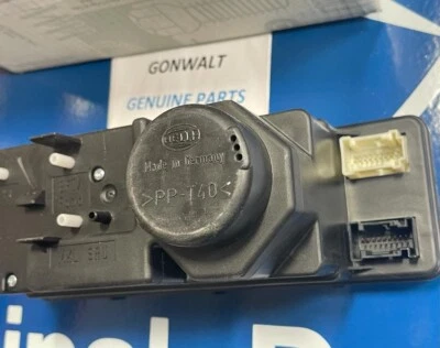 Mercedes Benz Genuine E Class 2003 Central Locking Vacuum Pump OE 2108003048 — 第 1/3 张图片