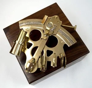 6.5" SEXTANT BRASS IN WOODEN BOX ~ NAUTICAL MARITIME DECOR ~ PIRATE ~ ASTROLABE - Picture 1 of 3