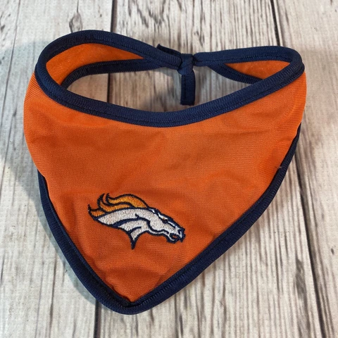 Denver Colorado BRONCOS BABY BIB Orange & Navy NEW NFL Tie On Football Cover