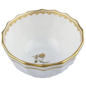 An antique Georgian Royal Crown Derby moulded porcelain gilt Tea Bowl C.1784+ - Picture 1 of 5