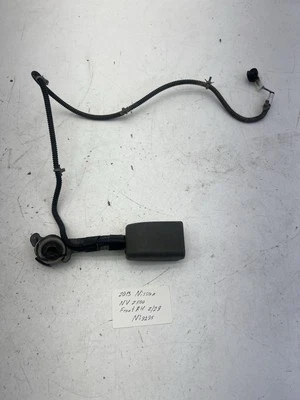 Nissan NV 2500 2012-2020 hebilla de cinturón de seguridad delantero derecho OEM. Foto 1 de 4