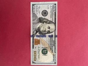 Un Bonito Billete De 100 Dolares Con Estrella 2009 Usado $500.00 -20# discount - Picture 1 of 2