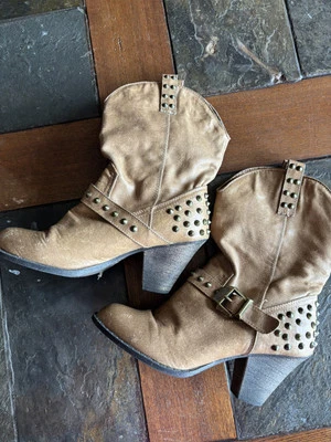 Botas Coconuts Para Mujer Marrón Bindi Tachonado Sillín Hebilla Zapato Talla 7 Foto 1 de 4