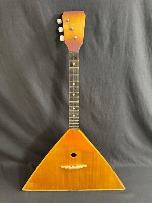 DE COLECCIÓN BALALAIKA RUSA INSTRUMENTO MUSICAL DE 3 CUERDAS HECHO EN SOVIÉTICO MANDOLINA URSS Foto 1 de 4
