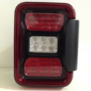 2020-2025 Jeep Gladiator Right PASSENGER Side LED Tail Light Assembly OEM Shiny - Foto 1 di 12
