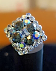 1" Diamond Shaped Silver Plated Sizeable Sz 6.5 Ring 3 Toned Blue Rhinestone - Picture 1 of 5
