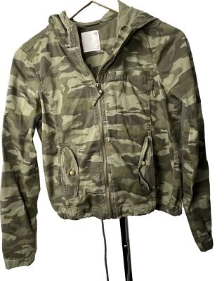 SO Chaqueta Camuflada con Capucha Recortada XS Manga Larga Bolsillo Camuflaje Grunge Ropa de Calle Foto 1 de 4