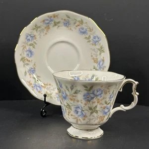 Vintage 1982 Royal Albert Rose Chintz Serie blaues Kleid Teetasse und Untertasse England - Bild 1 von 11
