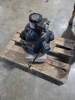 Motor hidráulico de pistón radial Staffa Kawasaki HM/C045/Z/45/30/F3/C1/30/PL483 Foto 1 de 4