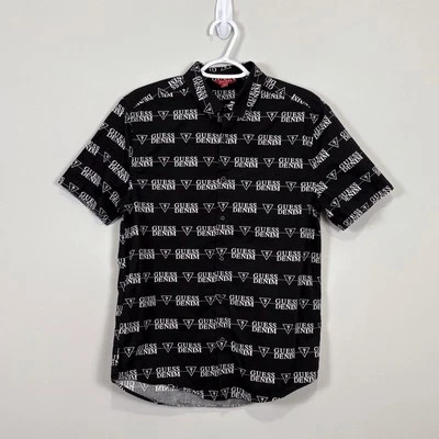 Camisa para hombre Guess abotonada talla pequeña negra con logotipo deletreado estilo años 90 Y2K Foto 1 de 4