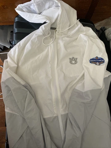 Under Armour Auburn Basketball Men’s Large Team Issued SEC Tournament Jacket Cover