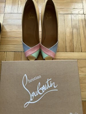 NUEVO - Rayas de charol Christian Louboutin Marine Alta nunca usadas Talla: 39,5 Foto 1 de 4
