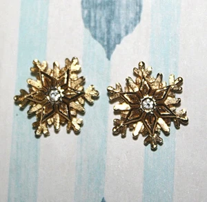 Costume Jewelry Snowflake Post Earrings Gold Toned Clear Rhinestone Center 1 14" - Picture 1 of 4