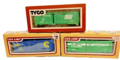 Life Like & TYCO HO Scale Lot of Three Rolling Stock including C&O Box Car - Image 1 of 4