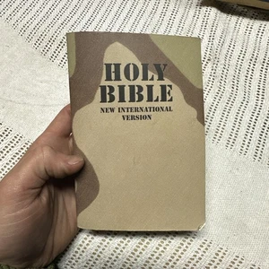 NIV Compact Pocket Complete Bible 1984 Camo Paperback - Clean - Picture 1 of 3