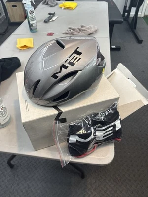 Met Manta MIPS Gris Talla Pequeña Foto 1 de 2