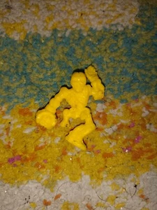 MONSTER IN MY POCKET WRESTLERS GIALLO - Foto 1 di 2