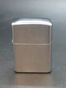 Encendedor de cigarrillos Nesor vintage tono plateado Japón - Imagen 1 de 9