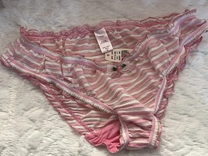 NWT VTG VICTORIA’S SECRET ANGELS Pink Signature Stripe Ruffle Bikini Panty SOFT - Picture 1 of 3