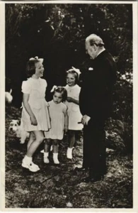 CPA Die drei Prinzessinnen mit Winston Churchill DUTCH ROYALTY (1052180) - Bild 1 von 2