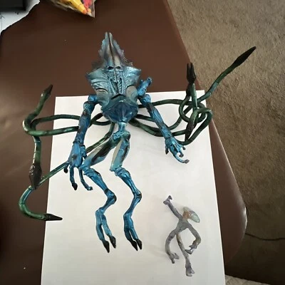 De colección 1996 ID4 Día de la Independencia Alien Attacker con difícil de encontrar Baby Alien en el interior Foto 1 de 4