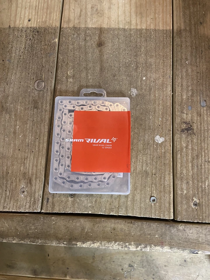 Cadena SRAM Rival AXS - 12 velocidades 120 eslabones tapa plana plateada con eslabón rápido Foto 1 de 1