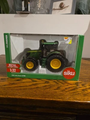 SIKU 1/32 JOHN DEERE TRACTOR - Image 1 of 4