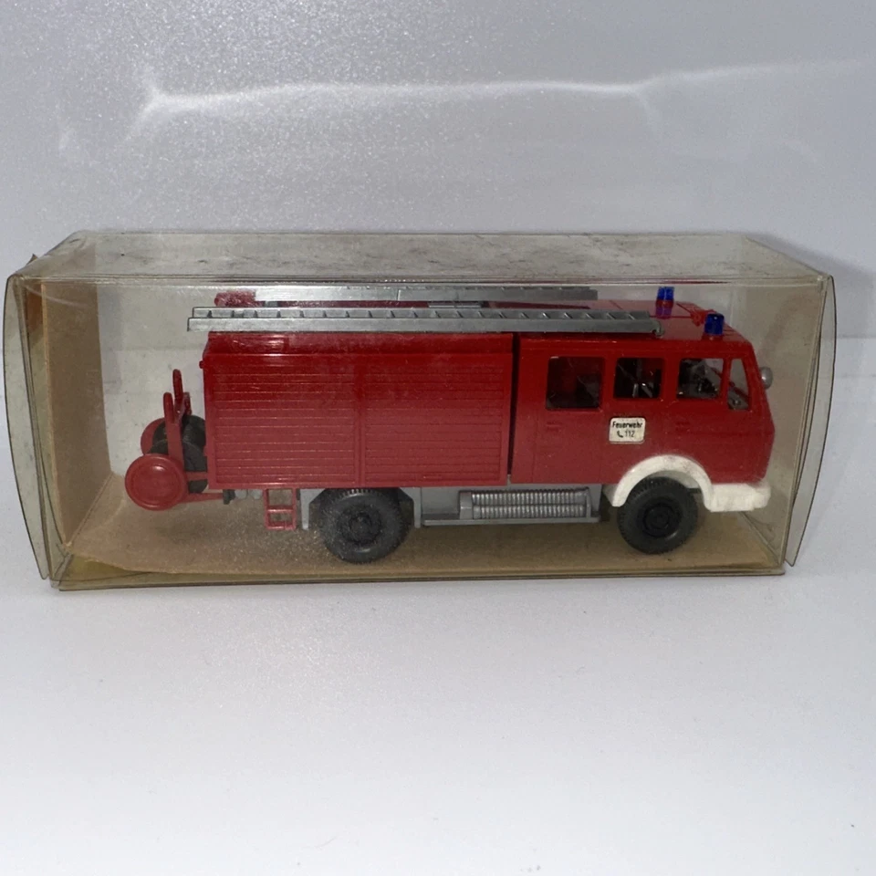 Wiking 22616 (616/2) Mercedes 1619 Fire Ladder Truck LF 16 w/Hose Reel NEW w/BOX - Image 1 of 4