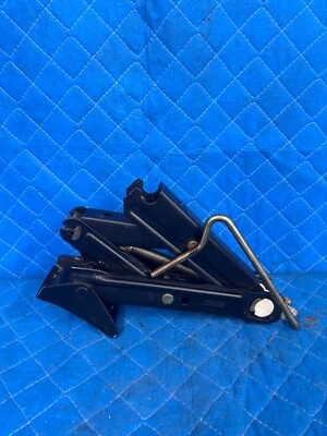 2003-2007 Volvo XC70 V70 Spare Tire Jack 9461287 OEM - Image 1 of 4