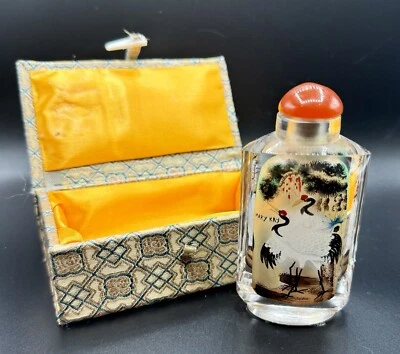 Grúas para botellas de tabaco de cristal chino pintado al revés vintage con tapón y caja Foto 1 de 4