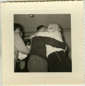 ALTES FOTO - VINTAGE SNAPSHOT - PAAR TANZT LIEBES TANZEN - DANCE LOVERS 1 - Bild 1 von 1