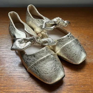 Beautiful Gold Flat Ballerina Style Shoes With Bow New Size 6.5 40 - Picture 1 of 7