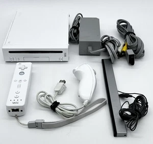 Nintendo Wii RVL-001 Bianca PER RICAMBI O RIPARAZIONE-SI ACCENDE-UNITÀ DISCO DIFETTOSA LEGGI! - Foto 1 di 13