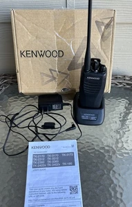 Nuevo (caja abierta) TRANSCEPTOR KENWOOD TK-3402U FM **Completo con cargador** - Imagen 1 de 12