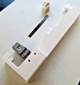 Llave de repuesto ponderada Yamaha CVP-5 'B 11' con peso y resorte usada - Imagen 1 de 3